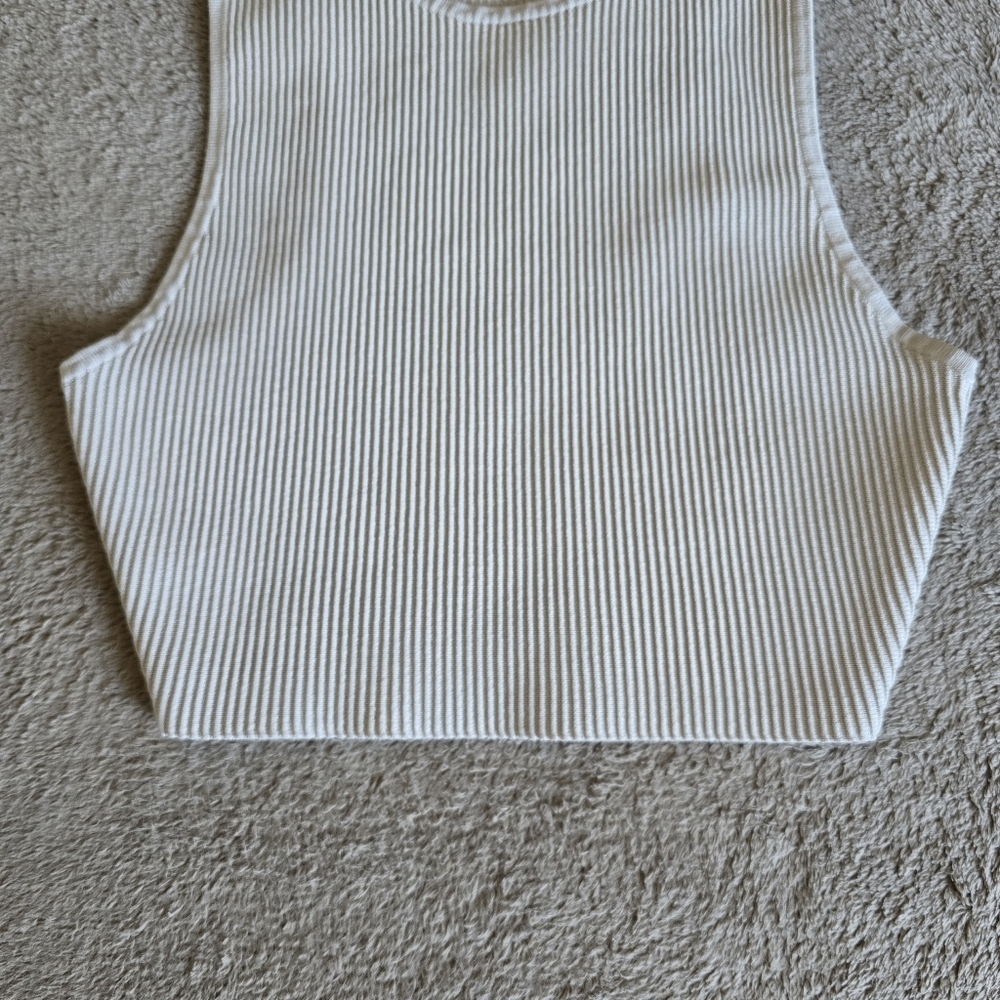 Aritzia Ribbed Cropped Tank Top in Off-White - Picture 4 of 10